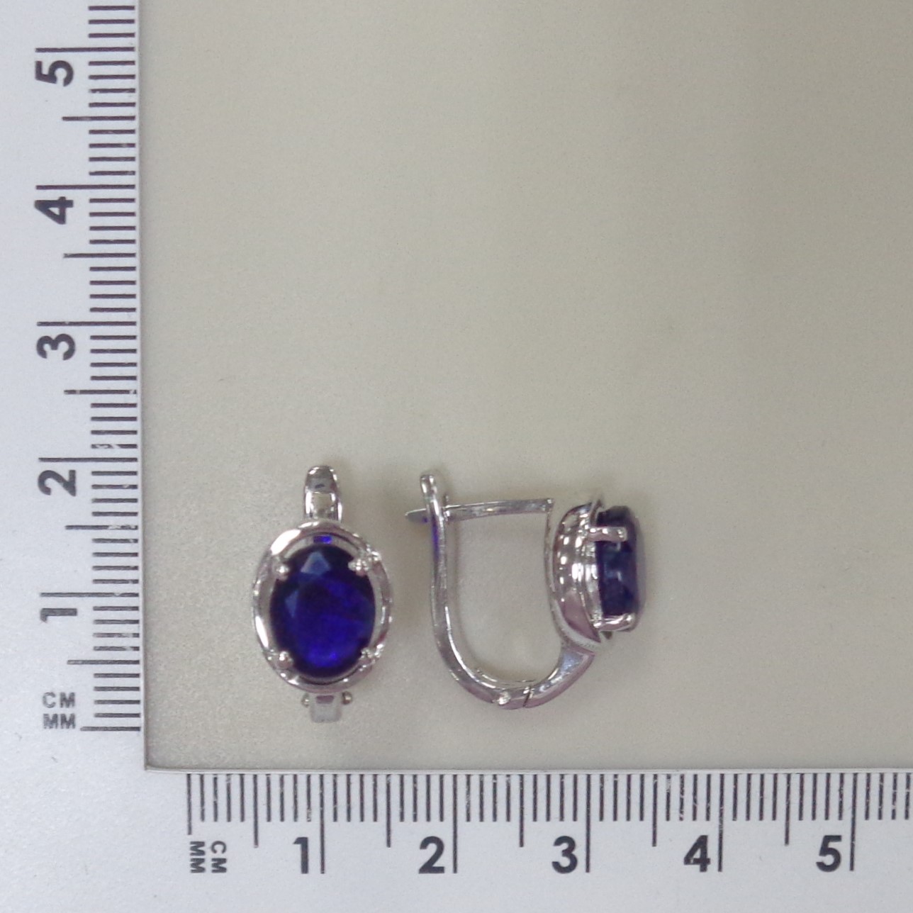 Серебряные серьги с сапфирами